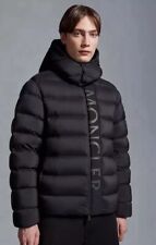 Moncler ume short d'occasion  Expédié en Belgium