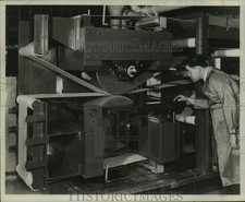 1968 Press Photo Technician no laboratório Huyck Research Center em Nova York comprar usado  Enviando para Brazil