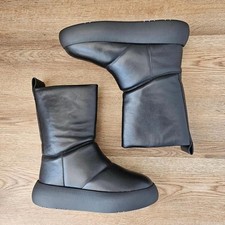 Bota Urban Outfitters Vagabond Aylin Puffer Alta Puxador em Couro Preto Tamanho 8 comprar usado Bota Urban Outfitters Vagabond Aylin Puffer Alta Puxador em Couro Preto Tamanho 8 comprar usado  Enviando para Brazil