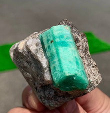 Cristallo gemma smeraldo usato Cristallo gemma smeraldo usato  Spedire a Italy
