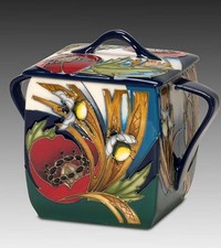 Moorcroft lidded box for sale  SALTBURN-BY-THE-SEA