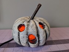 Primitives By Kathy Lighted Jack-o'-lantern Abóbora Ilumina Rosto Branco com Fio comprar usado Primitives By Kathy Lighted Jack-o'-lantern Abóbora Ilumina Rosto Branco com Fio comprar usado  Enviando para Brazil