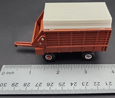 Vagão forragem Hesston marrom vintage escala 1/64 ERTL com parte superior branca, usado comprar usado  Enviando para Brazil