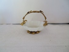 Antique white opaline d'occasion  Expédié en Belgium