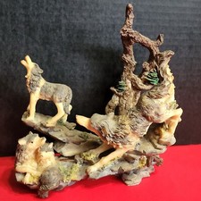 Estatuetas de animais colecionáveis de resina lobo em rochas exibição de estátua, vendedor canadense comprar usado  Enviando para Brazil