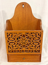 Antiga caixa de parede suspensa americana antiga, trabalho de rolagem de recorte, prob. PA c 1830-50s comprar usado  Enviando para Brazil