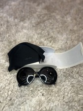 Óculos de sol raro PRADA preto SPR 27n com caixa e pano de limpeza comprar usado Óculos de sol raro PRADA preto SPR 27n com caixa e pano de limpeza comprar usado  Enviando para Brazil