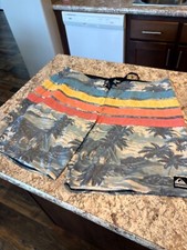 Usado, Maiô masculino Quicksilver vintage tamanho 38 arco-íris e ossos sem manchas ou rasgos.  comprar usado  Enviando para Brazil