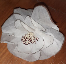 Vintage brosche seidenblume gebraucht kaufen Vintage brosche seidenblume gebraucht kaufen  Ahlefeld-Bistensee, Hütten