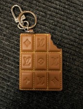 Porta-chaves/charme bolsa estatueta barra chocolate Louis Vuitton, usado comprar usado  Enviando para Brazil