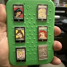 Conjunto de 6 PinFolio e Capa para Celular Disney Hidden Mickey Princess Chamada comprar usado Conjunto de 6 PinFolio e Capa para Celular Disney Hidden Mickey Princess Chamada comprar usado  Enviando para Brazil