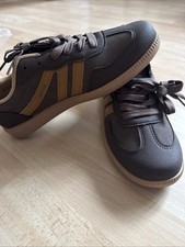 Untouched women trainers for sale Untouched women trainers for sale  WATFORD