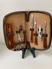 Usado, Conjunto de manicure vintage especial corte triplo marrom estojo de couro genuíno Alemanha comprar usado Usado, Conjunto de manicure vintage especial corte triplo marrom estojo de couro genuíno Alemanha comprar usado  Enviando para Brazil