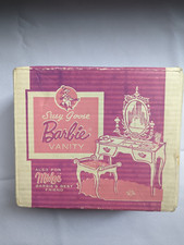 VINTAGE BARBIE 1963 SUSY GOOSE VAIDADE, ESPELHO, BANCO, CAIXA DE MEDICAMENTOS comprar usado  Enviando para Brazil