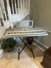 Yamaha dgx 305 for sale  EAST MOLESEY
