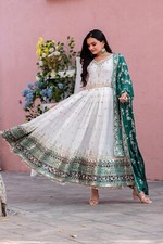 Indian salwar kameez d'occasion  Expédié en Belgium