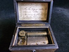 Ancienne petite boite d'occasion  Corbeil-Essonnes