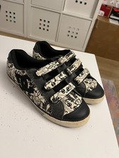 Sapatos femininos raros 9,5 DC gancho e laço floral preto branco sapatos Chelsea modelo V, usado comprar usado  Enviando para Brazil
