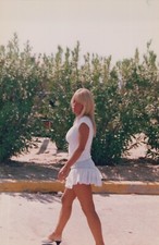 FOTOGRAFIA COLORIDA VESTIDO BRANCO CURTO MULHER EUROPÉIA LOIRA 5X7,5 comprar usado  Enviando para Brazil