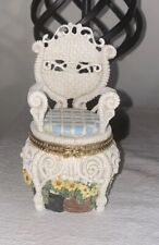 Antiga cadeira de jardim de porcelana em forma de vime aparada a ouro caixa de bugigangas articulada. comprar usado  Enviando para Brazil