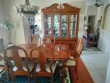 Dining room table for sale  Argyle