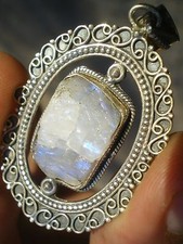 Artistique pendentif ovale d'occasion  Rivesaltes