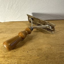 Stone Mfg. Co. K.C. MO. Peine de curry de caballo mango de madera vintage segunda mano  Embacar hacia Mexico