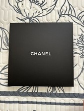 caixa de presente chanel. Consulte para tamanhos. Por favor, confira meu armário para mais., usado comprar usado  Enviando para Brazil