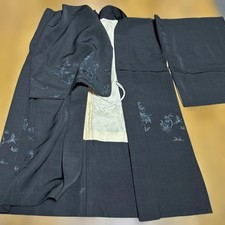 Kimono japonais noir d'occasion Kimono japonais noir d'occasion  Expédié en France