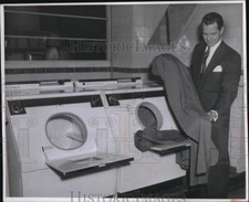 1957 Press Photo The Haspel Suit é compatível com máquina de lavar e secar roupa comprar usado  Enviando para Brazil