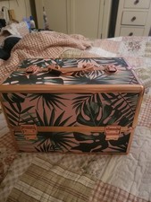 Large make vanity for sale  BANBURY