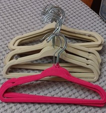 Usado, Lote de 20 cabides de bebê nas cores marfim e rosa comprar usado  Enviando para Brazil