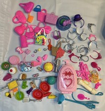 Lote misto de 80+ peças de acessórios da Barbie bolsas de comida mala de joias etc comprar usado  Enviando para Brazil