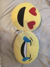 Conjunto de 2 travesseiros decorativos emoji olhos risos e corações, usado comprar usado  Enviando para Brazil
