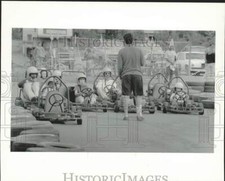 Foto de prensa 1991 adultos y niños montan carros en Anchorage, Alaska segunda mano  Embacar hacia Mexico