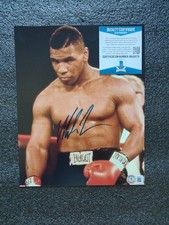 Mike tyson signed usato Mike tyson signed usato  Fonte Nuova