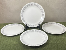 Usado, Conjunto de 4 pratos de almoço Corelle Metropolitan brancos com linhas e pontos pretos 8-1/2" comprar usado Usado, Conjunto de 4 pratos de almoço Corelle Metropolitan brancos com linhas e pontos pretos 8-1/2" comprar usado  Enviando para Brazil