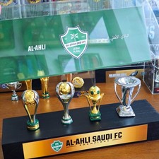Usado, Troféu do Campeonato de Futebol da Arábia Saudita 4 peças troféu de metal com vitrine comprar usado  Brasil 