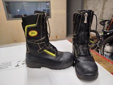 Chaussures special pompier d'occasion  Bourgoin-Jallieu