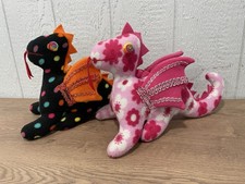 DOIS DRAGÕES DE LÃ bicho de pelúcia macio sentado com asas brinquedo de 16” comprar usado  Enviando para Brazil