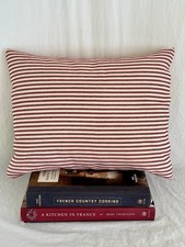Travesseiro decorativo Red Ticking com preenchimento 16 x 12,5, usado comprar usado  Enviando para Brazil