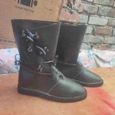 Bottes médiévales cuir d'occasion  Expédié en France