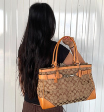 Bolsa de ombro Coach marrom claro Hamptons monograma couro lona comprar usado Bolsa de ombro Coach marrom claro Hamptons monograma couro lona comprar usado  Enviando para Brazil
