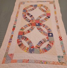 Colcha de berço/colcha de colo vintage dupla anel de casamento (28" x 44") comprar usado Colcha de berço/colcha de colo vintage dupla anel de casamento (28" x 44") comprar usado  Enviando para Brazil