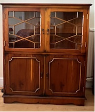 Elegant yew veneer for sale Elegant yew veneer for sale  PETERBOROUGH