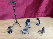 ANTIGUA CASA DE MUÑECAS METAL ANTIGUO VACÍO FUEGO HIERRO VENTILADOR TELÉFONO LÁMPARA SOPORTE x6 segunda mano  Embacar hacia Mexico