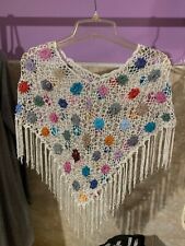 Ponchos de crochê 2 peças (1 peça branco/multicolorido e 1 peça preto/multicolorido) comprar usado  Enviando para Brazil