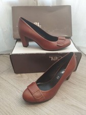 Chaussures neuves paire d'occasion  Montigny-le-Bretonneux