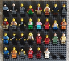 Lego lotto minifigures usato  Cagliari