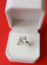 Anello con solitario usato  Lecce